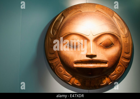 Plaque murale en bois sculpté art Haida Heritage Centre, Kaay Llnagaay, Haida Gwaii Queen Charlotte City, Colombie-Britannique Banque D'Images