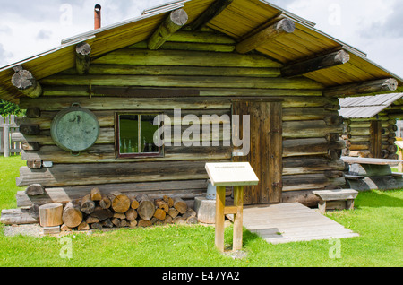 Le pioneer village réplique cabine maison Heritage Park Museum, Terrace, Colombie-Britannique, Canada. Banque D'Images