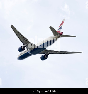 British Airways Boeing 777-236 (ER) G-VIIU avion au départ de Londres Gatwick Airport West Sussex England United Kingdom UK Banque D'Images