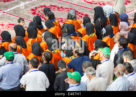 Karbala, en Irak - 30 mai 2014 : c'est le culte d'une grande coupole dorée goût et de minarets, l'un des Imams chiites qui est le frère de Banque D'Images