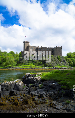 Dunvegan Castle, forteresse des Highlands Highlands maison ancestrale du clan MacLeod, Dunvegan Loch loch de mer sur l'île de Skye ECOSSE Banque D'Images