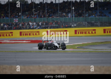 Towcester, UK. 5 juillet, 2014. JENSON BUTTON de Grande-Bretagne et les lecteurs de McLaren Mercedes au cours de la séance de qualifications de la Formule 1 Grand Prix de Grande-Bretagne 2014 à Silverstone Circuit dans Towcester, Royaume-Uni. Credit : James/Gasperotti ZUMA Wire/Alamy Live News Banque D'Images