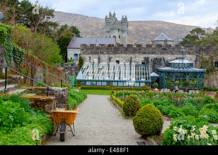 Le jardin clos au château de Glenveagh, le parc national de Glenveagh, Churchill, Letterkenny, Co Donegal, République d'Irlande. Banque D'Images