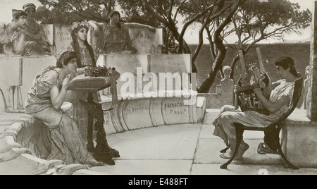 Dans ce travail de Sir Lawrence Alma-Tadema, Sappho et ses compagnes d'écouter le poète Alcaeus jouer a "kithara". Banque D'Images