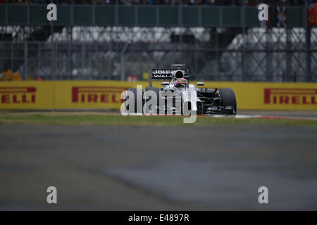 Towcester, UK. 5 juillet, 2014. JENSON BUTTON de Grande-Bretagne et les lecteurs de McLaren Mercedes au cours de la séance de qualifications de la Formule 1 Grand Prix de Grande-Bretagne 2014 à Silverstone Circuit dans Towcester, Royaume-Uni. Credit : James/Gasperotti ZUMA Wire/Alamy Live News Banque D'Images