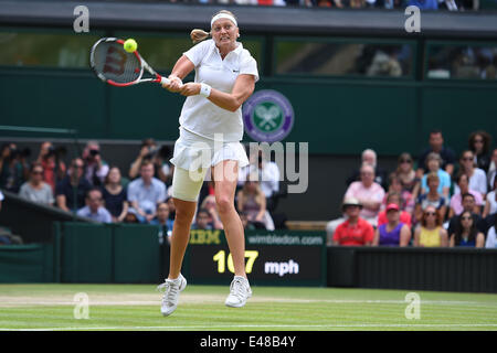 Wimbledon, Londres UK. 05 juillet, 2014. Des célibataires femmes match final contre les Républiques tchèque Petra Kvitova au Wimbledon Wimbledon en 2014, le sud-ouest de Londres, le 5 juillet 2014. Petra Kvitova (CZE) Credit : Action Plus Sport/Alamy Live News Banque D'Images