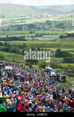 Le Yorkshire, UK. 05 juillet, 2014. Le Peloton négocier la cote de Buttertubs au cours de l'étape 1 du Tour de France à partir de Leeds à Harrogate. Credit : Action Plus Sport/Alamy Live News Banque D'Images