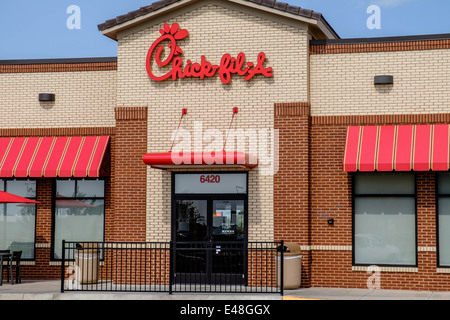 Chick-fil-A, une chaîne populaire fast food restaurant extérieur. Banque D'Images