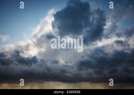 Contexte naturel : ciel d'orage Banque D'Images