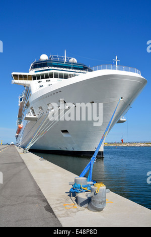 Celebrity Cruises «silhouette' liner accostèrent à Port Corsini au terminal de croisière de Ravenne, sur la côte Adriatique Italie Banque D'Images