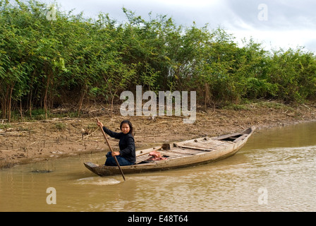 Bateaux sur la rivière Sangker. Voyage de Battambang à Pgei Reap. Un bateau un jour Voyages de Siem Reap (Angkor) pour de Battamb Banque D'Images