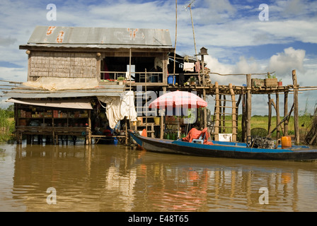 Bateaux sur la rivière Sangker. Voyage de Battambang à Pgei Reap. Un bateau un jour Voyages de Siem Reap (Angkor) pour de Battamb Banque D'Images