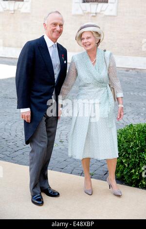 Rome, Italie. 5 juillet, 2014. La princesse Marie Astrid et l'Archiduc Carl Christian d'Autriche arrivent pour le mariage de Prince Amedeo Belge et Lili Rosboch à la basilique Santa Maria in Trastevere à Rome, Italie, 5 juillet 2014. Photo : Patrick van Katwijk - AUCUN FIL - SERVICE/dpa/Alamy Live News Banque D'Images