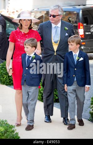 Rome, Italie. 5 juillet, 2014. Le Prince Laurent, la Princesse Claire, le Prince Nicolas et Prince Aymeric de Belgique arrivent pour le mariage de Prince Amedeo Belge et Lili Rosboch à la basilique Santa Maria in Trastevere à Rome, Italie, 5 juillet 2014. Photo : Patrick van Katwijk/Pays-Bas ET FRANCE OUT -AUCUN SERVICE DE FIL-/dpa/Alamy Live News Banque D'Images