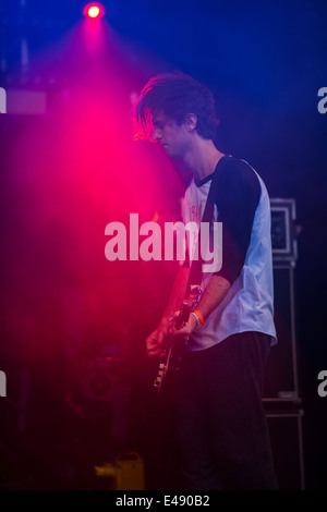 Jack Freeman de Jagwar Ma live au festival de Glastonbury 2014 Banque D'Images