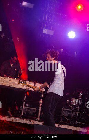 Jack Freeman de Jagwar Ma live au festival de Glastonbury 2014 Banque D'Images