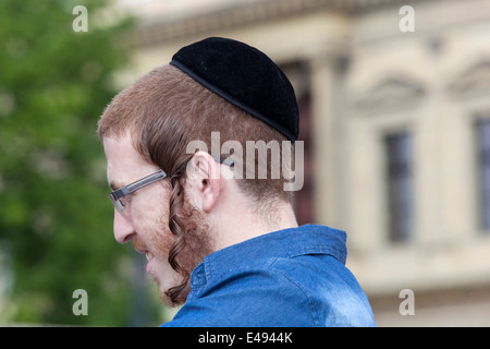 Les Juifs orthodoxes à Prague République Tchèque Banque D'Images