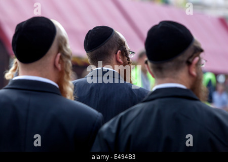 Les Juifs orthodoxes à Prague République Tchèque Banque D'Images