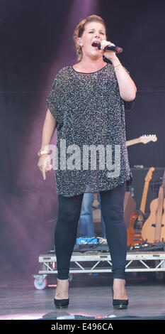 Great Tew, UK. Le 06 juillet, 2014. Sam Bailey sur la scène principale au Festival Cornbury Crédit : charlie bryan/Alamy Live News Banque D'Images