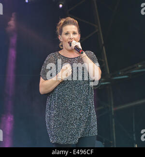 Great Tew, UK. Le 06 juillet, 2014. Sam Bailey sur la scène principale au Festival Cornbury Crédit : charlie bryan/Alamy Live News Banque D'Images