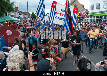 Oxford, UK. Le 06 juillet, 2014. Artistes au Cowley Road Carnaval, Oxford, UK Crédit : Stanislav Halcin/Alamy Live News Banque D'Images