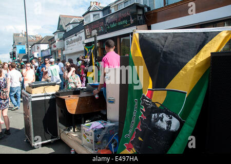 Oxford, UK. Le 06 juillet, 2014. Artistes au Cowley Road Carnaval, Oxford, UK Crédit : Stanislav Halcin/Alamy Live News Banque D'Images