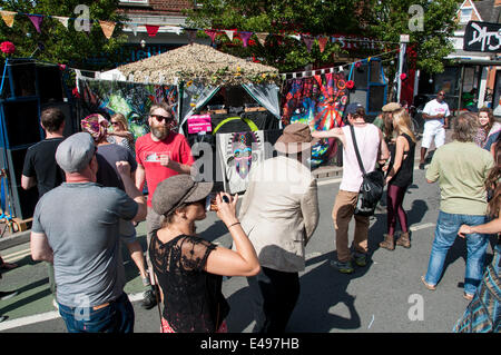 Oxford, UK. Le 06 juillet, 2014. Artistes au Cowley Road Carnaval, Oxford, UK Crédit : Stanislav Halcin/Alamy Live News Banque D'Images