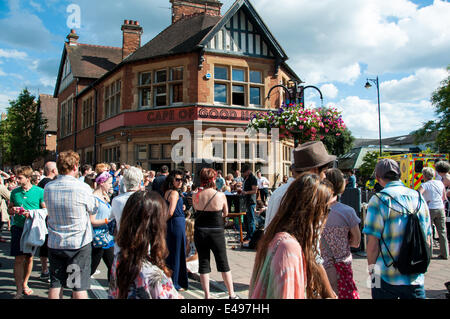 Oxford, UK. Le 06 juillet, 2014. Artistes au Cowley Road Carnaval, Oxford, UK Crédit : Stanislav Halcin/Alamy Live News Banque D'Images