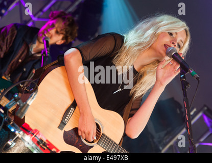 Lindberg Nina Nesbitt actuellement en tournée son 'Album' peroxyde Banque D'Images