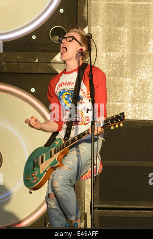 London, UK, 06/07/2014 : McBusted jouer British Summertime Hyde Park, dans le soleil du soir. Les personnes sur la photo : Tom Fletcher. Photo par Julie Edwards Banque D'Images