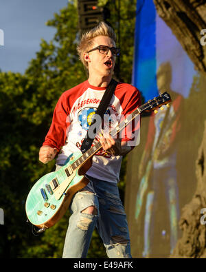 London, UK, 06/07/2014 : McBusted jouer British Summertime Hyde Park, dans le soleil du soir. Les personnes sur la photo : Tom Fletcher. Photo par Julie Edwards Banque D'Images