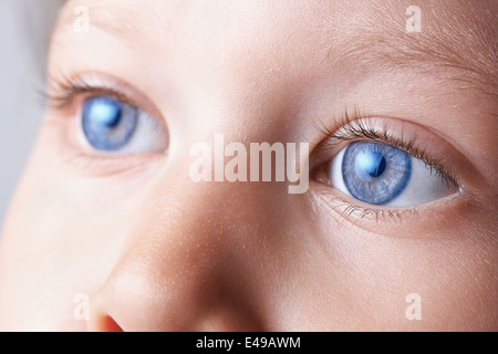 Les yeux d'un enfant de macro Banque D'Images