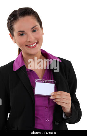 Femme affichage badge visiteur Banque D'Images