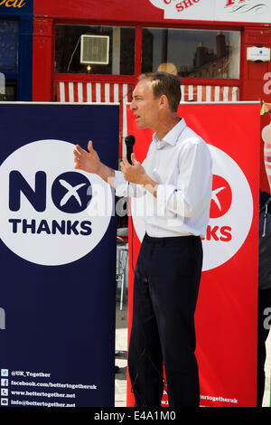 Edinburgh, Ecosse, Royaume-Uni. 5 juillet, 2014. Le député Jim Murphy parler à foule à 'Non merci' 100 rue Tour de l'Écosse dans High Street, Edinburgh Portobello Crédit : Graham Hughes/Alamy Live News Banque D'Images