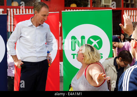 Edinburgh, Ecosse, Royaume-Uni. 5 juillet, 2014. Le député Jim Murphy parler à foule à 'Non merci' 100 rue Tour de l'Écosse dans High Street, Edinburgh Portobello Crédit : Graham Hughes/Alamy Live News Banque D'Images