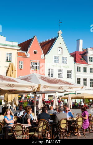 Raekoja Plats (Place de l'Hôtel de Ville), vieille ville de Tallinn, Site du patrimoine mondial de l'UNESCO, l'Estonie, pays Baltes, Europe Banque D'Images