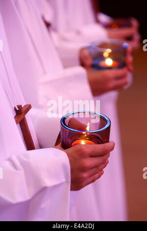 Les enfants, la masse des sacrements à l'école Jeanne d'Arc à Montrouge, Hauts-de-Seine, France, Europe Banque D'Images