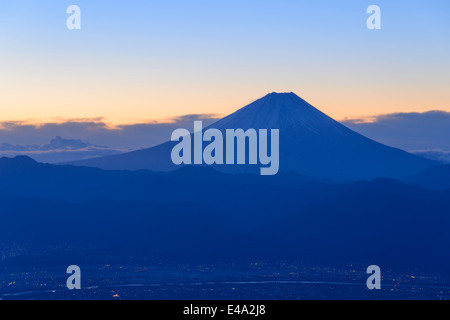 Vue de nuit de la ville Kofu et Mt.Fuji Banque D'Images