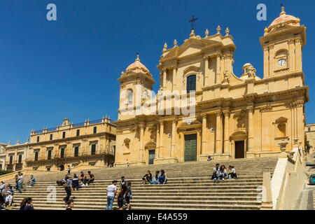 La cathédrale du 17ème siècle, s'est effondré en 1996 et reconstruite, à Noto, célèbre pour son architecture baroque, l'UNESCO, Noto, Sicile, Italie Banque D'Images