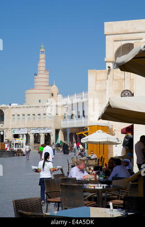 Le souq Waqif et restauré de la mosquée en spirale Kassem Darwish Fakhroo Centre islamique, au Qatar, au Moyen-Orient Banque D'Images