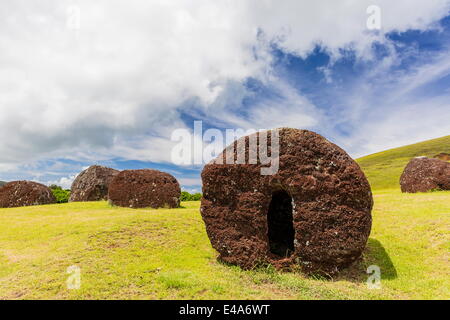 La scorie rouge à la carrière Puna Pau à la périphérie de Hanga Roa, parc national de Rapa Nui, l'UNESCO, l'île de Pâques, Chili Banque D'Images