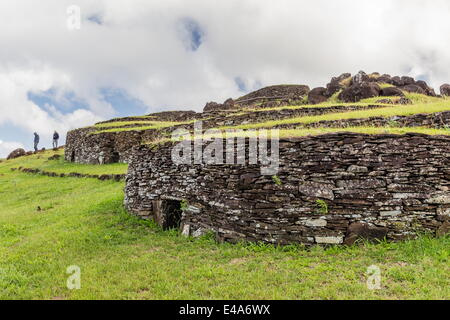 Maisons en pierre au village d'Orongo, un site cérémoniel Birdman sur l'île de Pâques, parc national de Rapa Nui, l'UNESCO, l'île de Pâques, Chili Banque D'Images