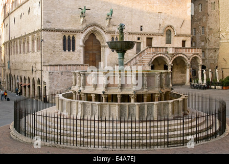 La Fontana Maggiore Fontaine à Pérouse, Ombrie. Banque D'Images