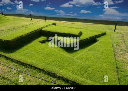 Le Palais de Hampton Court, Surrey UK. 7 juillet 2014. Sculptures de gazon à RHS Hampton Court Palace Flower Show sur Appuyez sur Jour. Le spectacle se déroule du 8 au 13 juillet. Credit : Malcolm Park editorial/Alamy Live News. Banque D'Images