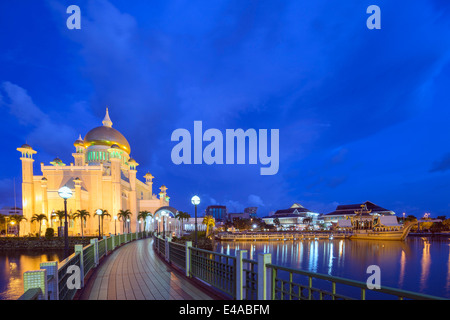 En Asie du sud-est, le Royaume de Brunei, Bandar Seri Begawan, mosquée Omar Ali Saifuddien Banque D'Images