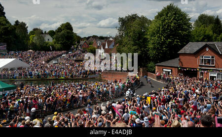 Finchingfield, Essex, Royaume-Uni. 7 juillet, 2014. Tour de France étape 3 Cambridge à Londres Jan Barta et Jean-Marc Bideau leaders par près de quatre minutes à Finchingfield North West Essex dans les premières étapes de la troisième étape de la course aujourd'hui entre Cambridge et Londres. Crédit : BRIAN HARRIS/Alamy Live News Banque D'Images