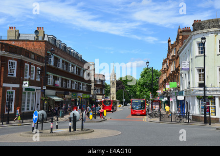 Tour de l'horloge de couronnement, Claremont Road, Surbiton, quartier royal de Kingston upon Thames, Greater London, Angleterre, Royaume-Uni Banque D'Images