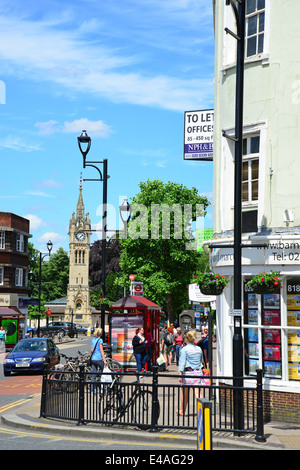 Tour de l'horloge de couronnement, Claremont Road, Surbiton, quartier royal de Kingston upon Thames, Greater London, Angleterre, Royaume-Uni Banque D'Images