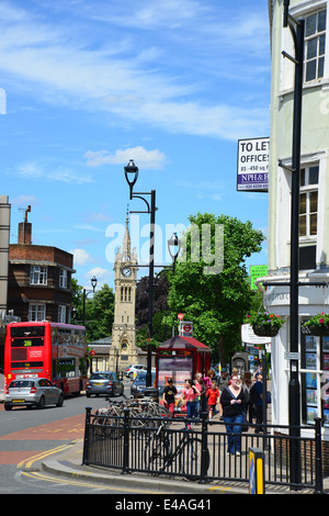 Tour de l'horloge de couronnement, Claremont Road, Surbiton, quartier royal de Kingston upon Thames, Greater London, Angleterre, Royaume-Uni Banque D'Images