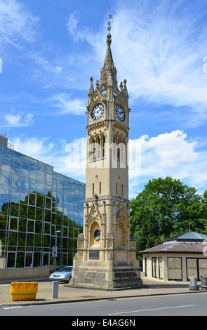 Tour de l'horloge de couronnement, Claremont Road, Surbiton, quartier royal de Kingston upon Thames, Greater London, Angleterre, Royaume-Uni Banque D'Images